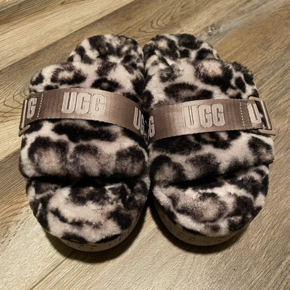 UGG Platform Leopard Fleece Fluffita Sandals! 🩶